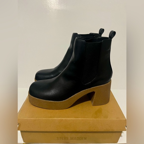 Steve Madden Beneficial Bootie - Picture 4 of 8